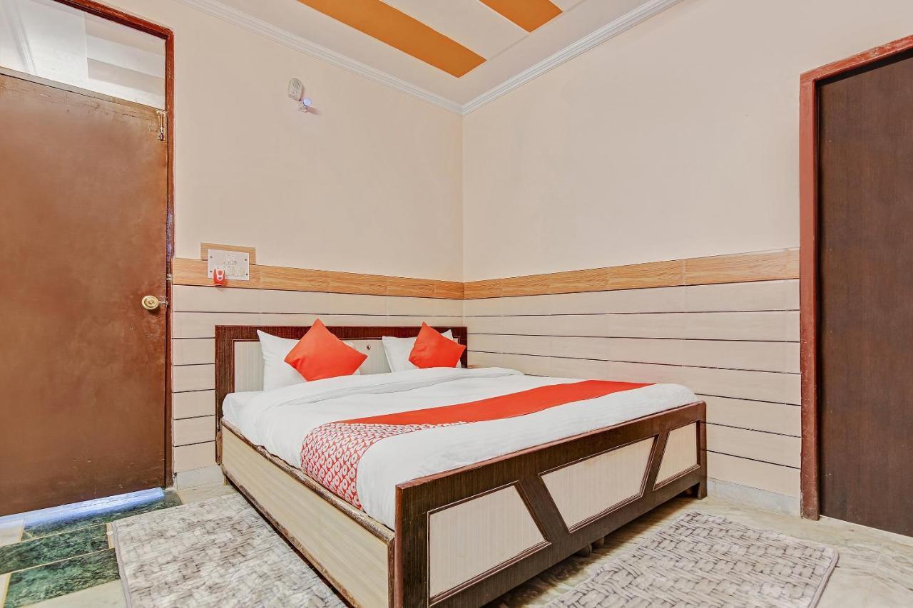 Oyo Park View Guest House Near Edm Mall New Delhi Exterior photo
